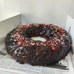 Kaneelikringel tumeda šokolaadiga