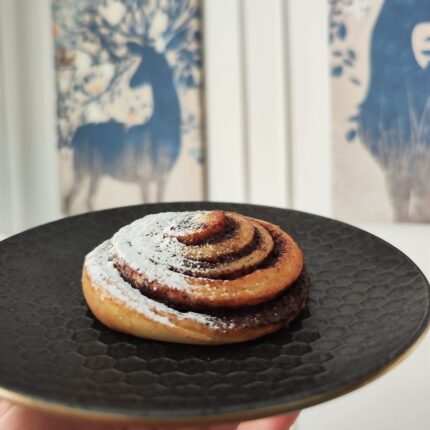 Maitsvad, mahlased ja aromaatsed kaneelisaiakesed, esita oma tellimus ja naudi oma fika, fikat