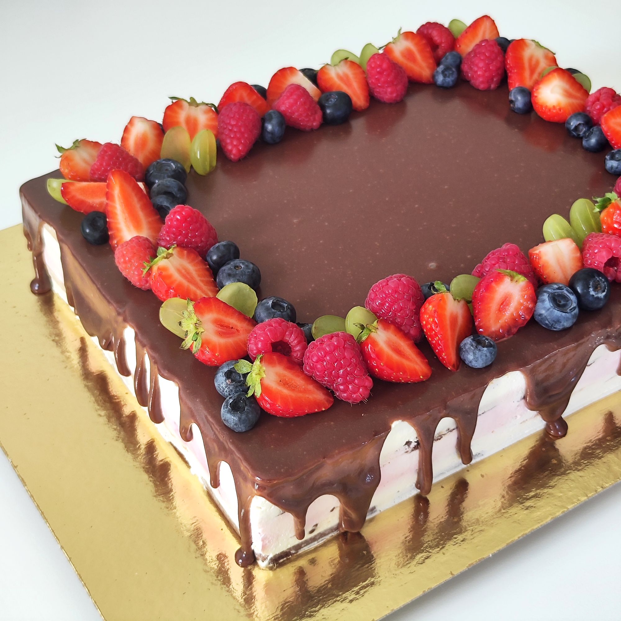 Küpsisetort vaarikatega Rikkalik küpsisetort vaarikatega, laste sünnipäevatordi tellimine