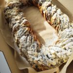 Mooni ja mandlimassiga kringel, peolaua üks populaarsemaid valikud.