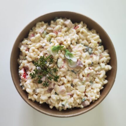 Kodune makaronisalat suitsukanaga, telli oma peolaud Nele küpsetistest.