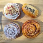 Juustusaiakeke, cinnabon, kaneelikas ja viineripirukas kurgi ja juustuga